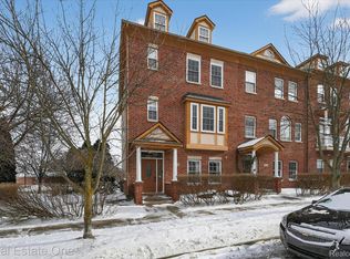 1615 Town Commons Dr, Howell, MI 48855