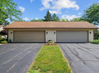 5715 Elaine Dr, Rockford, IL 61108