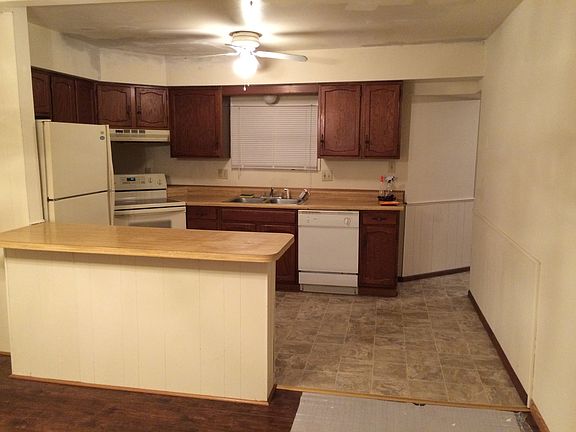 3rd image of 130 Cedar Ln