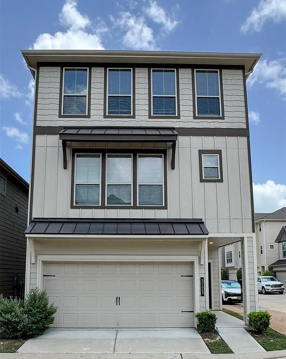 4 bed, 3.5 bath, 2435 sqft, $2,995 — Photo 1