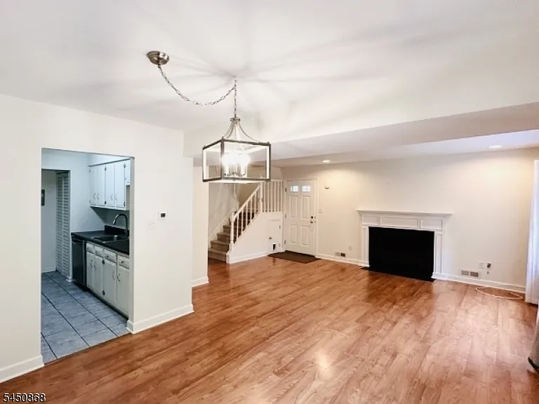 111 Almond Dr #111 — Photo 7