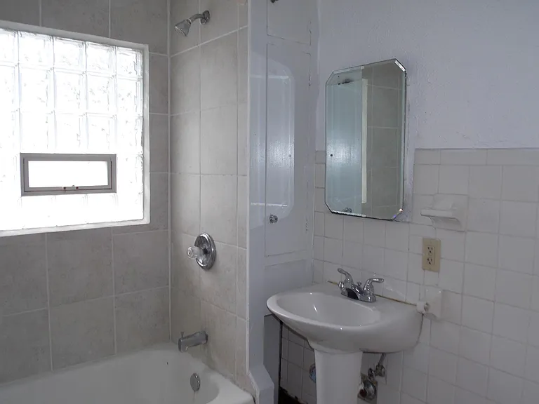 305 Smith Ave — Photo 14