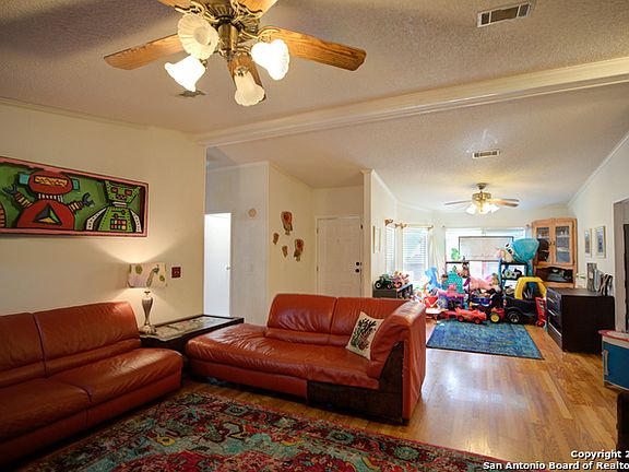 4th image of 104 Forest Glen Ln