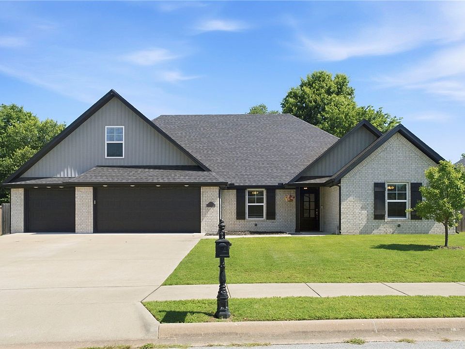 1st image of 301 Grand Ct