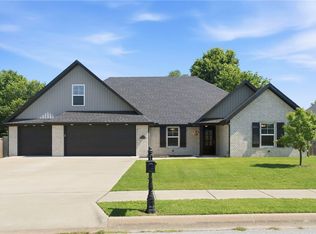 301 Grand Ct, Siloam Springs, AR 72761