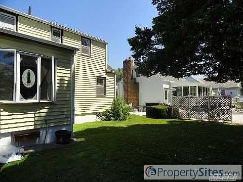 4th image of 32 Willard Ave