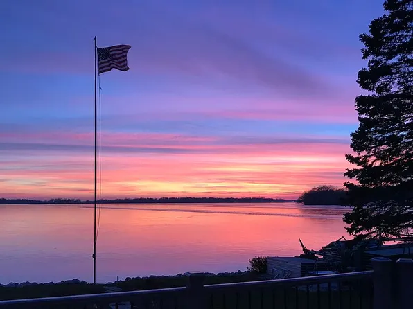 23301 Shore Dr N, Kansasville, WI 53139