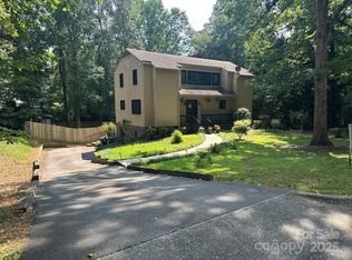 430 17th Avenue Dr NE, Hickory, NC 28601
