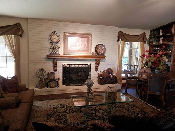 2nd image of 3921 Westminster Dr