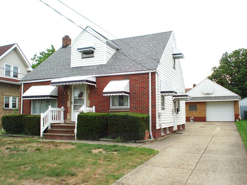 1st image of 905 E 209th St