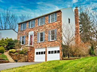 867 Macarthur Dr, Pittsburgh, PA