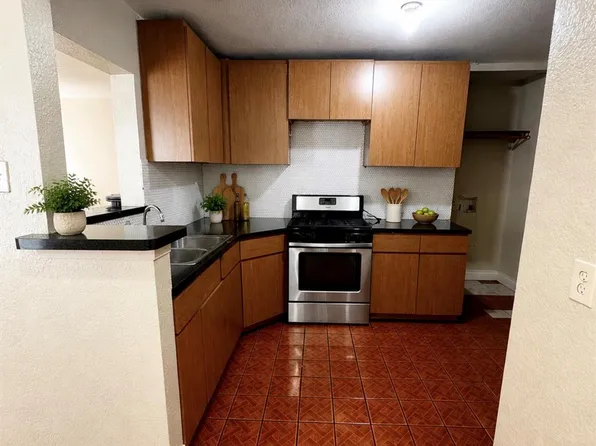 604 Spooner St, Pasadena, TX 77506