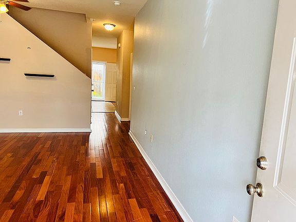 2nd image of 1539 Bentley Cir