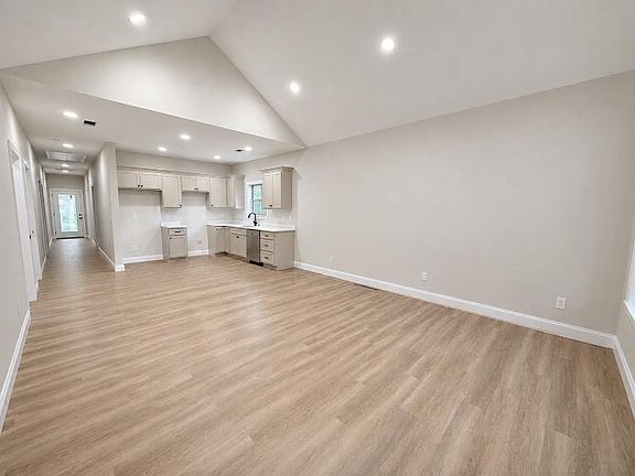 2nd image of 505 Lake Dr