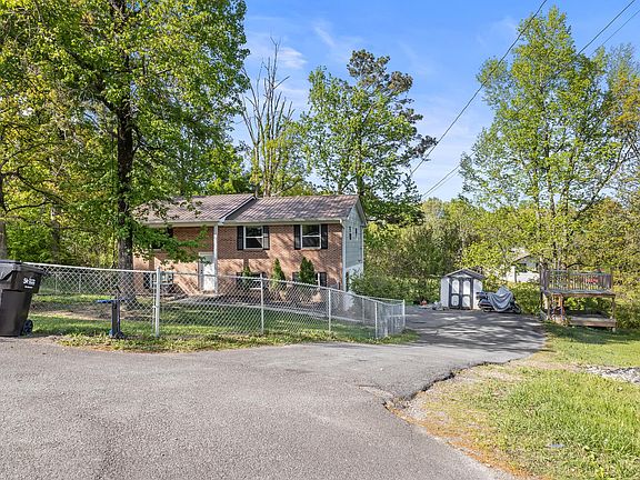 5th image of 3837 Greendale Pl NE