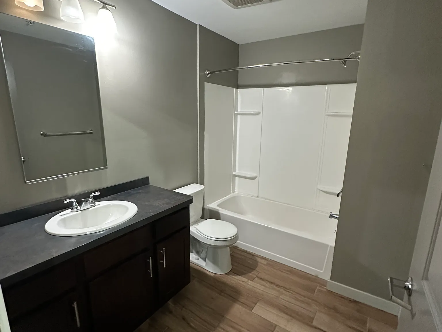 2 bed, 844 sqft, $1,300 — Photo 4