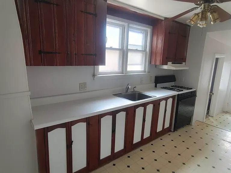 1124 Beech St — Photo 4