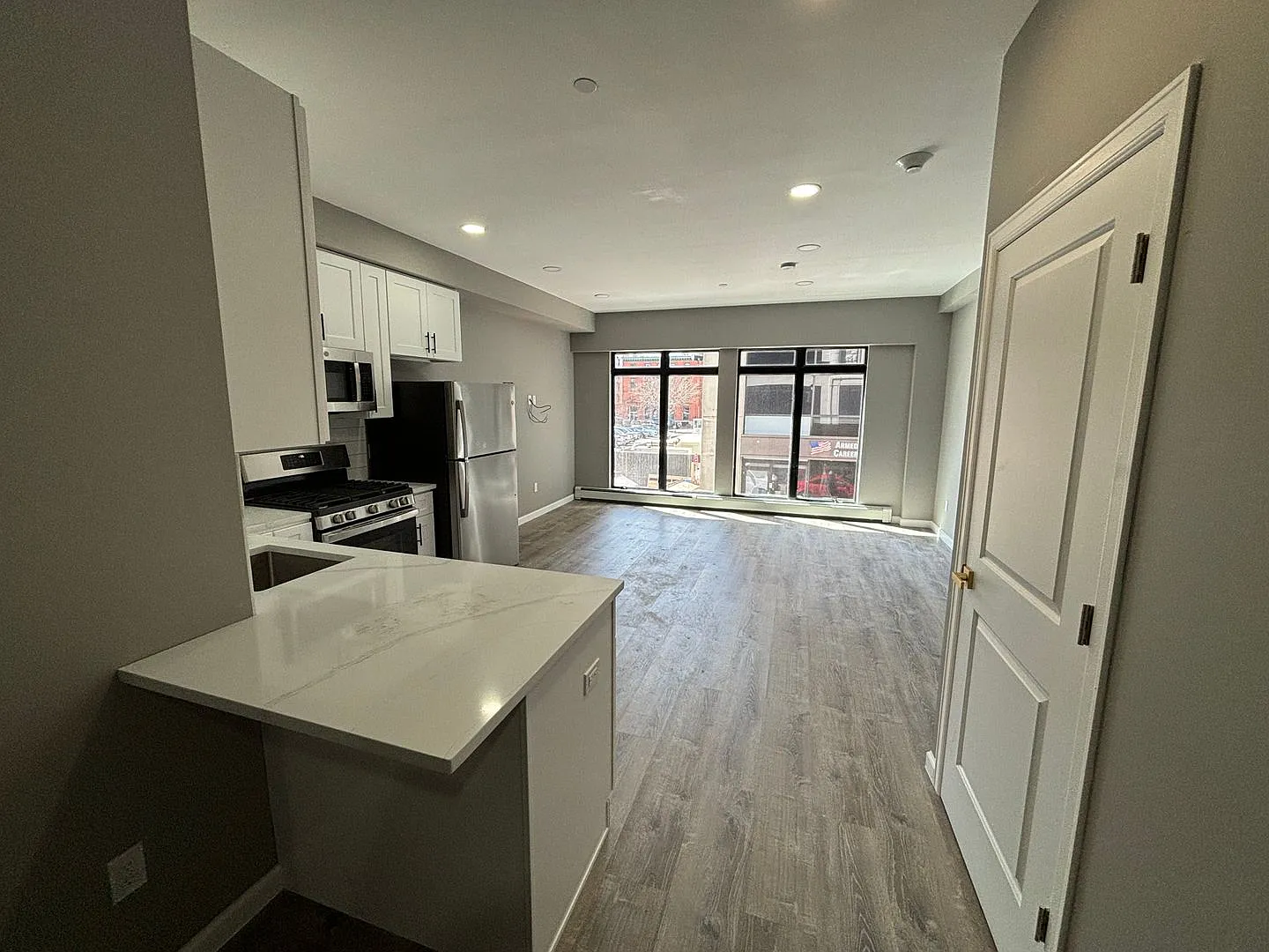 Fantastic location in Downtown New Haven! Studio, 1 bed and 4 Bedroom — Photo 1