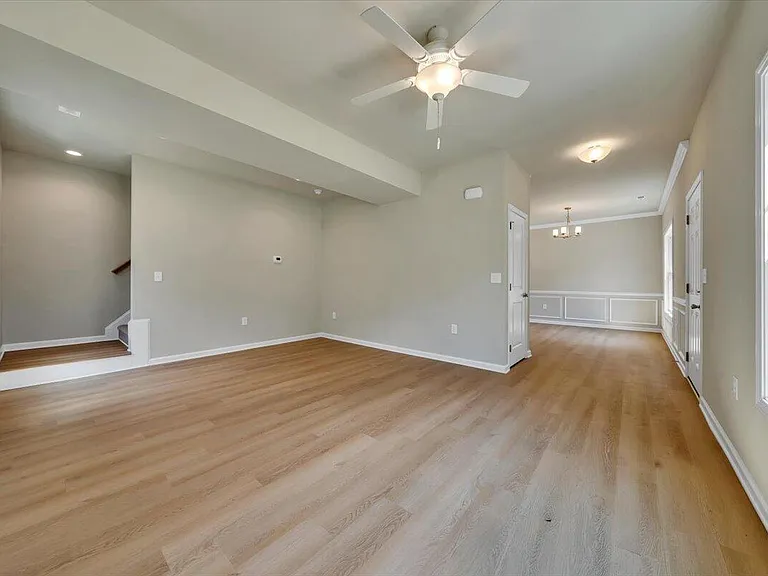 328 Woodside Dr — Photo 2