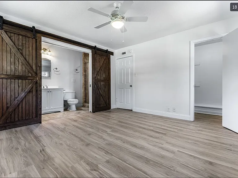 912 Warfield Way — Photo 10