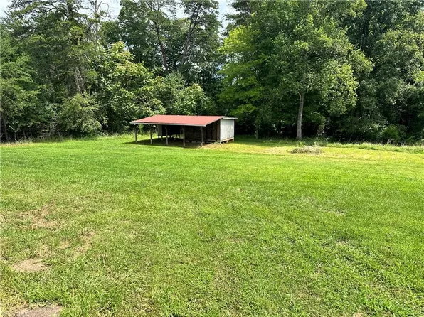 3948 State Highway 772, Walnut Cove, NC 27052