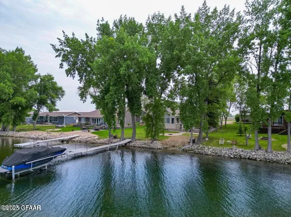 1032 Golden Shores Dr, Hatton, ND 58240