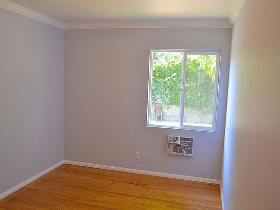 5th image of 10914 1/2 Blix St