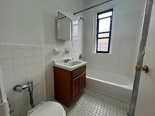 2nd image of 2851 Valentine Ave #B35