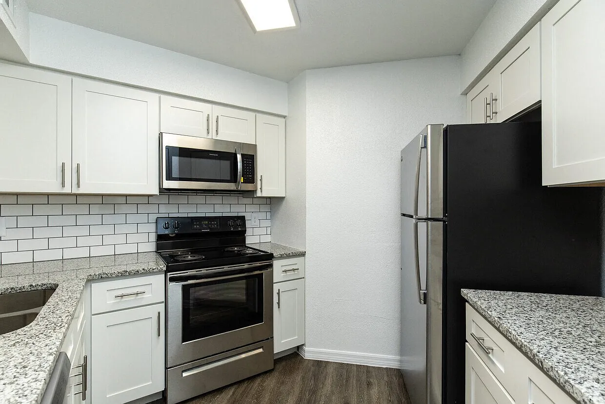 Hidden Palms Apartment Homes — Photo 2