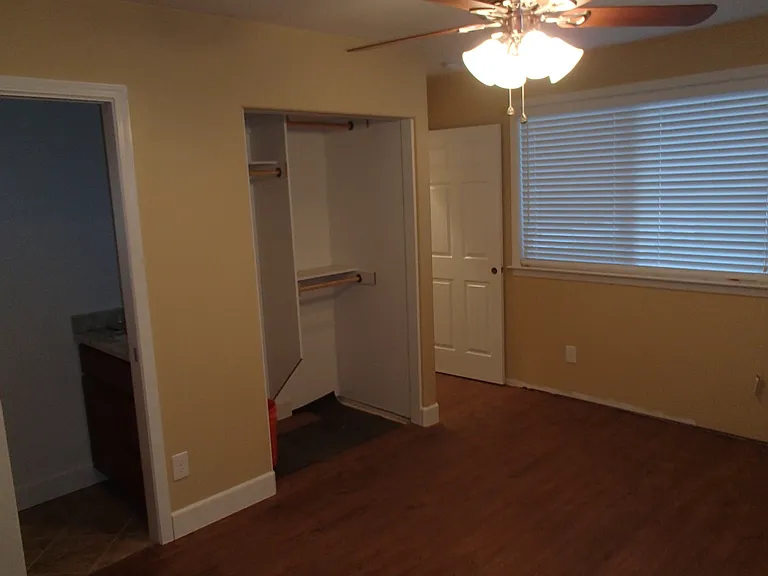 1221 Fordham Ave — Photo 18