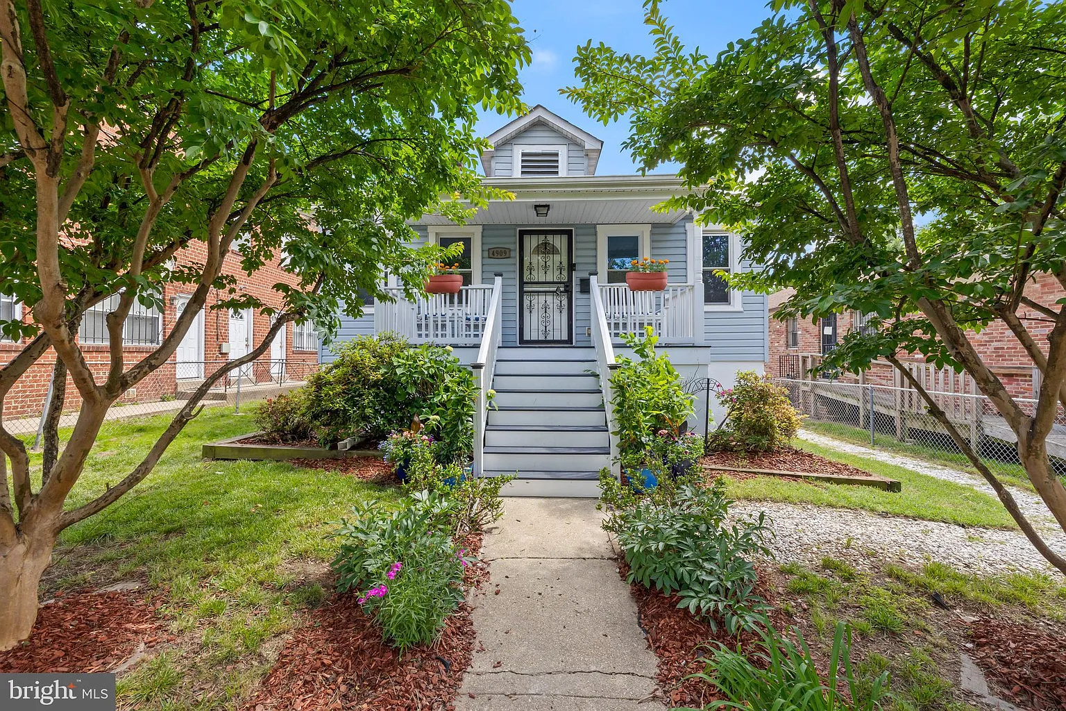 4909 Meade St NE photo 1