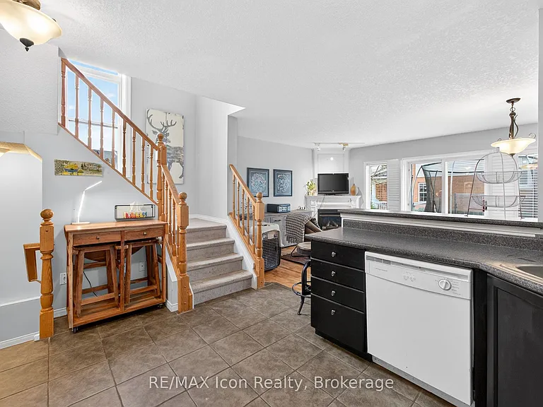 537 Beaver Creek Cres — Photo 15