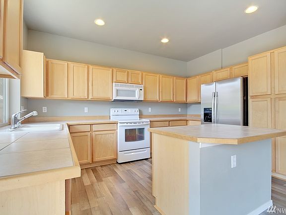 5th image of 816 67th Ln SE