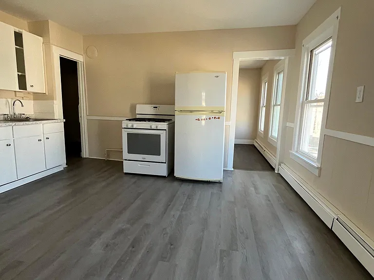 33 Dewey St #2N — Photo 3