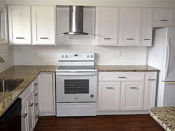 5th image of 22711 Hilliard Blvd