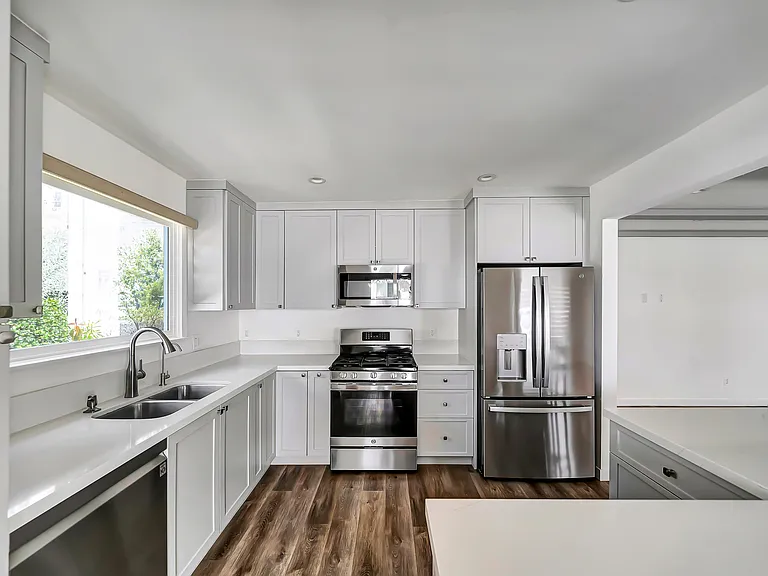 5840 Coldwater Canyon Ave #2 — Photo 1