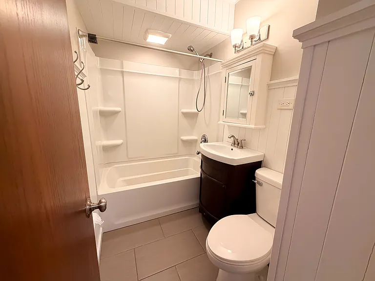 26W416 Macarthur Ave — Photo 11