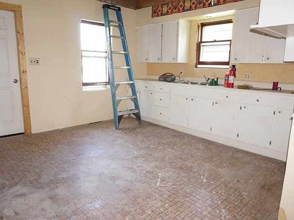 3rd image of 505 W 4th St