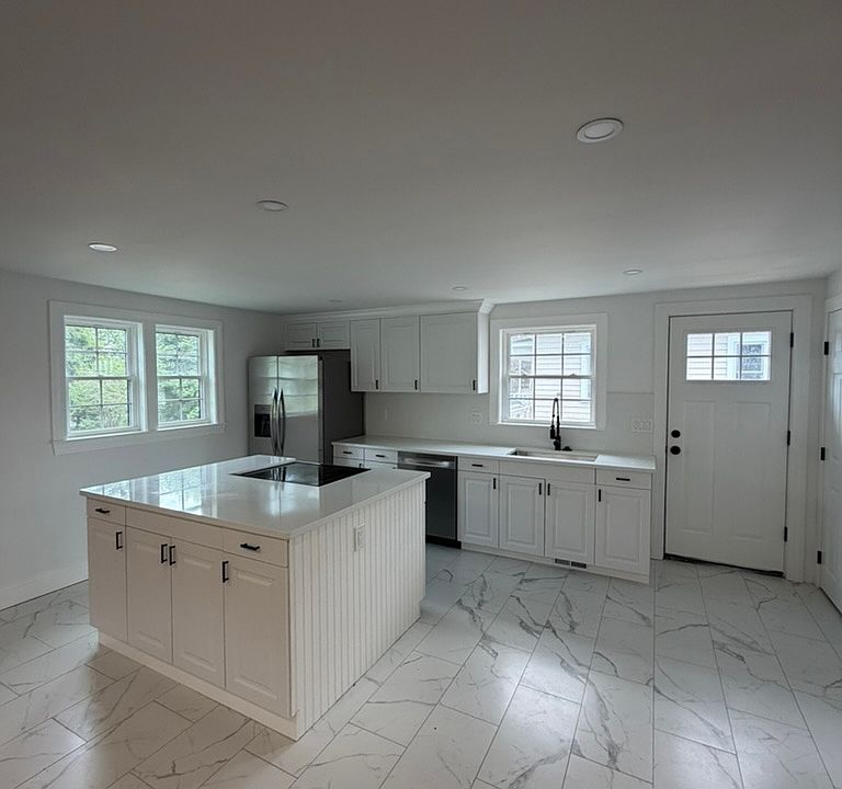 1st image of 115 Bunker Hill Ln #1