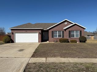 113 E Comanche Ct, Strafford, MO 65757