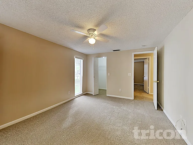 2308 Selkirk St — Photo 25