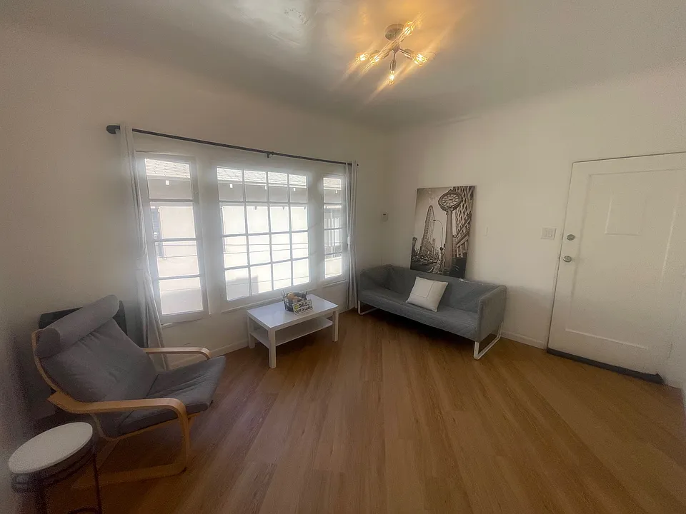 625 N Orange Dr #9