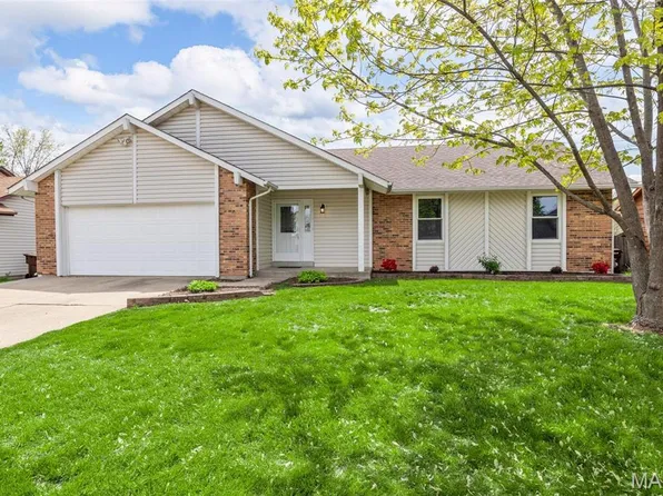 16 Spencer Trl, Saint Peters, MO 63376