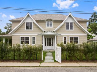 93 Burnett St, Southampton, NY 11968