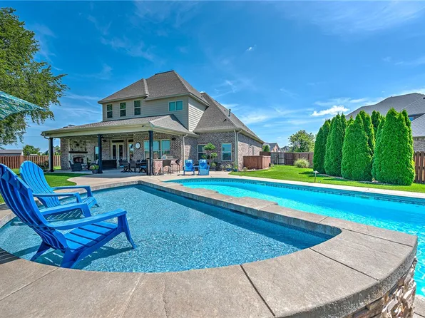 2810 W Cobbler Pl, Rogers, AR 72758