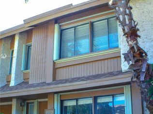 243 Wimbledon Lake Dr, Plantation, FL 33324
