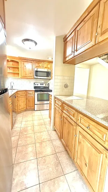 2 bed, 2.5 bath, 1100 sqft, $4,300 — Photo 3