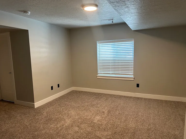 7068 S 300 E — Photo 10
