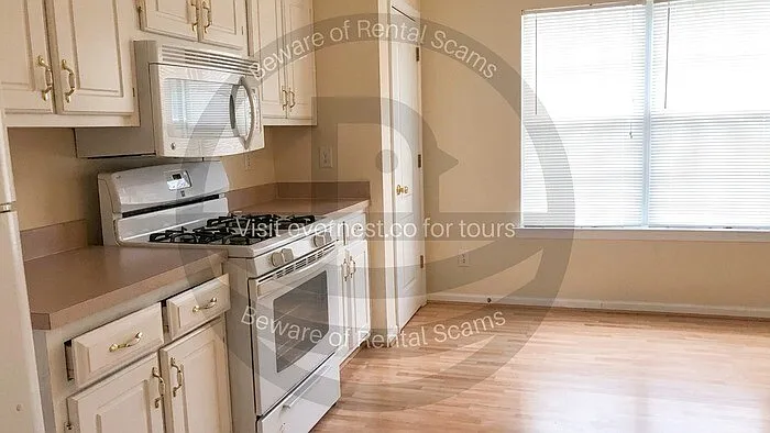 10718 Barberry Dr — Photo 2