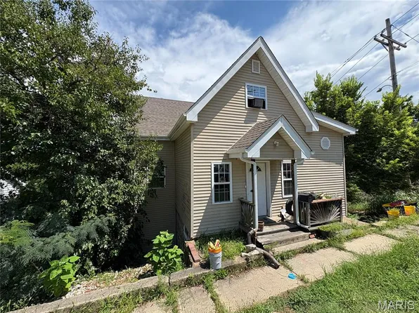 123 E 2nd St, De Soto, MO 63020